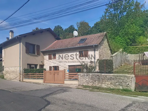 Maison en pierres et pisé , rénovée, sur Venerieu avec jardin
