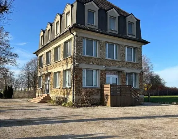 Hôtel 350 m²
