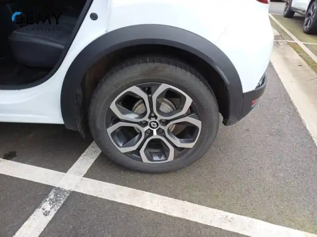 Renault Captur mild hybrid 160 edc — photo 26