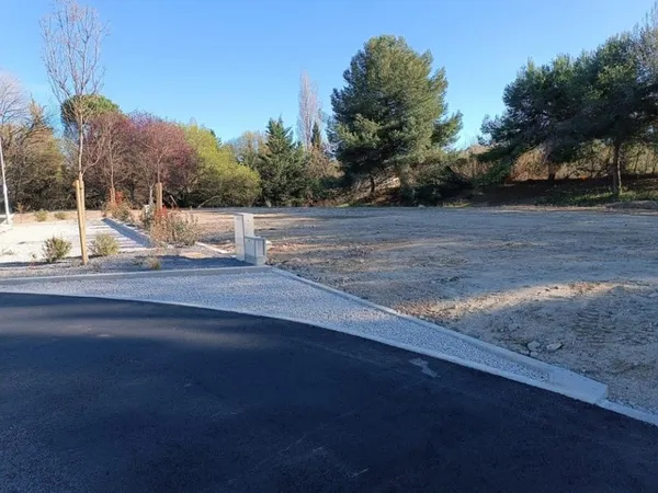 Terrain 673 m²