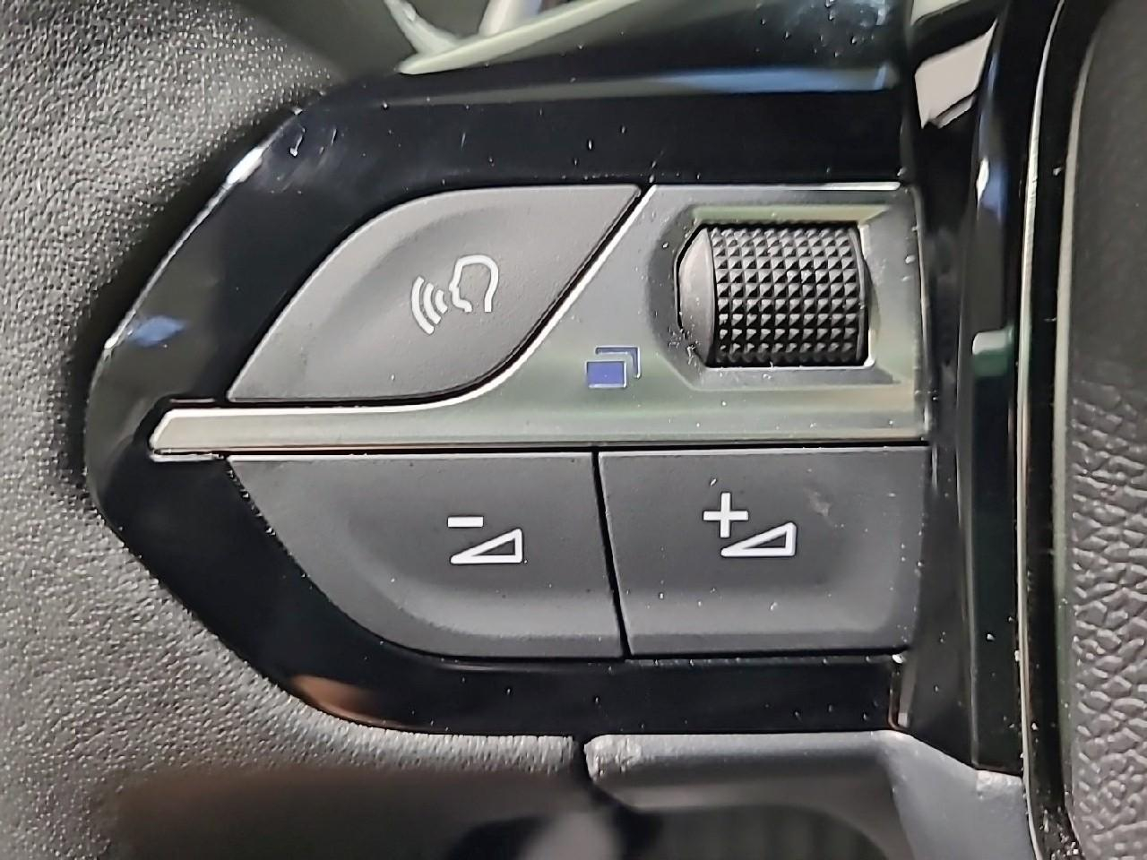 Peugeot 2008 hybrid 145 ch e-dcs6 allure — photo 22