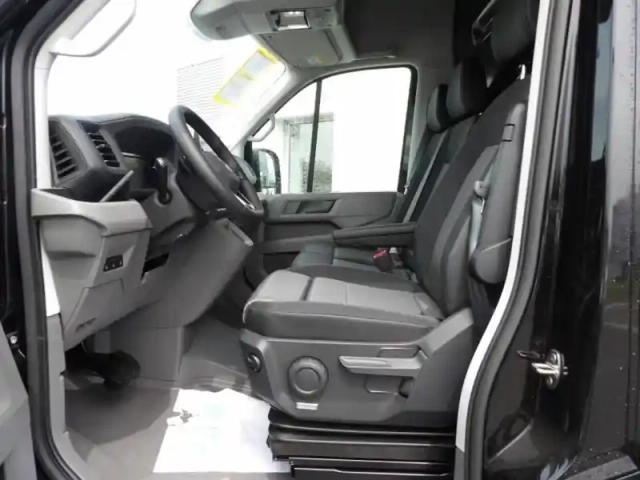 Volkswagen Crafter fg 35 l3h3 2.0 tdi 177ch business traction bva8 — photo 12