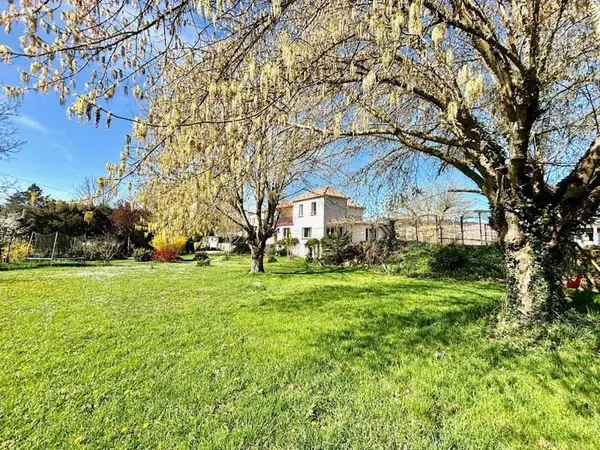 Fonds de commerce 4 pièces 204 m²