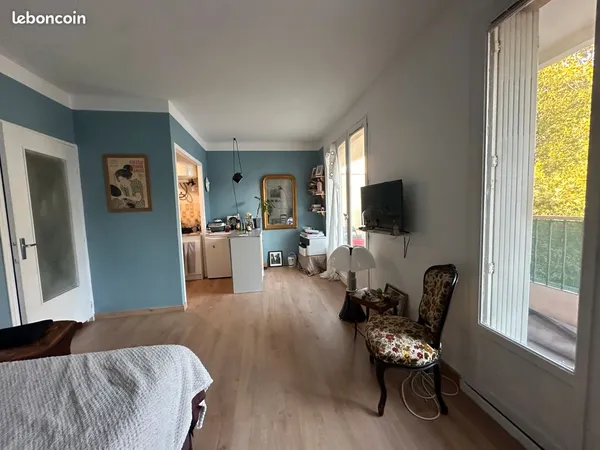 Studio 26 m² + long balcon - Métro Chartreux - Marseille 4e - Libre 1er oct