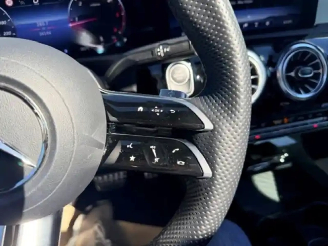 Mercedes Classe A 200 d amg line — photo 20