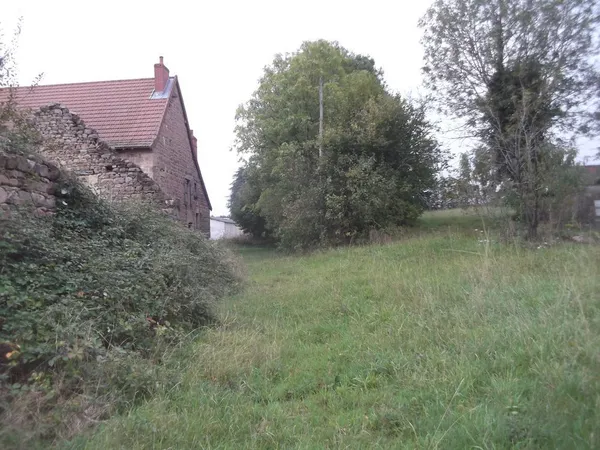 Ancienne ferme à rénover avec un terrain constructible
