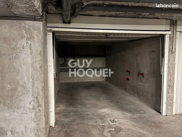 Parking/box LYON