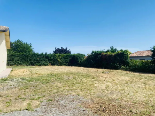 Terrain 1636 m²