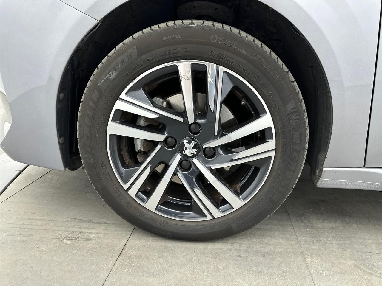 Peugeot 208 puretech 100 s&s eat8 style — photo 14