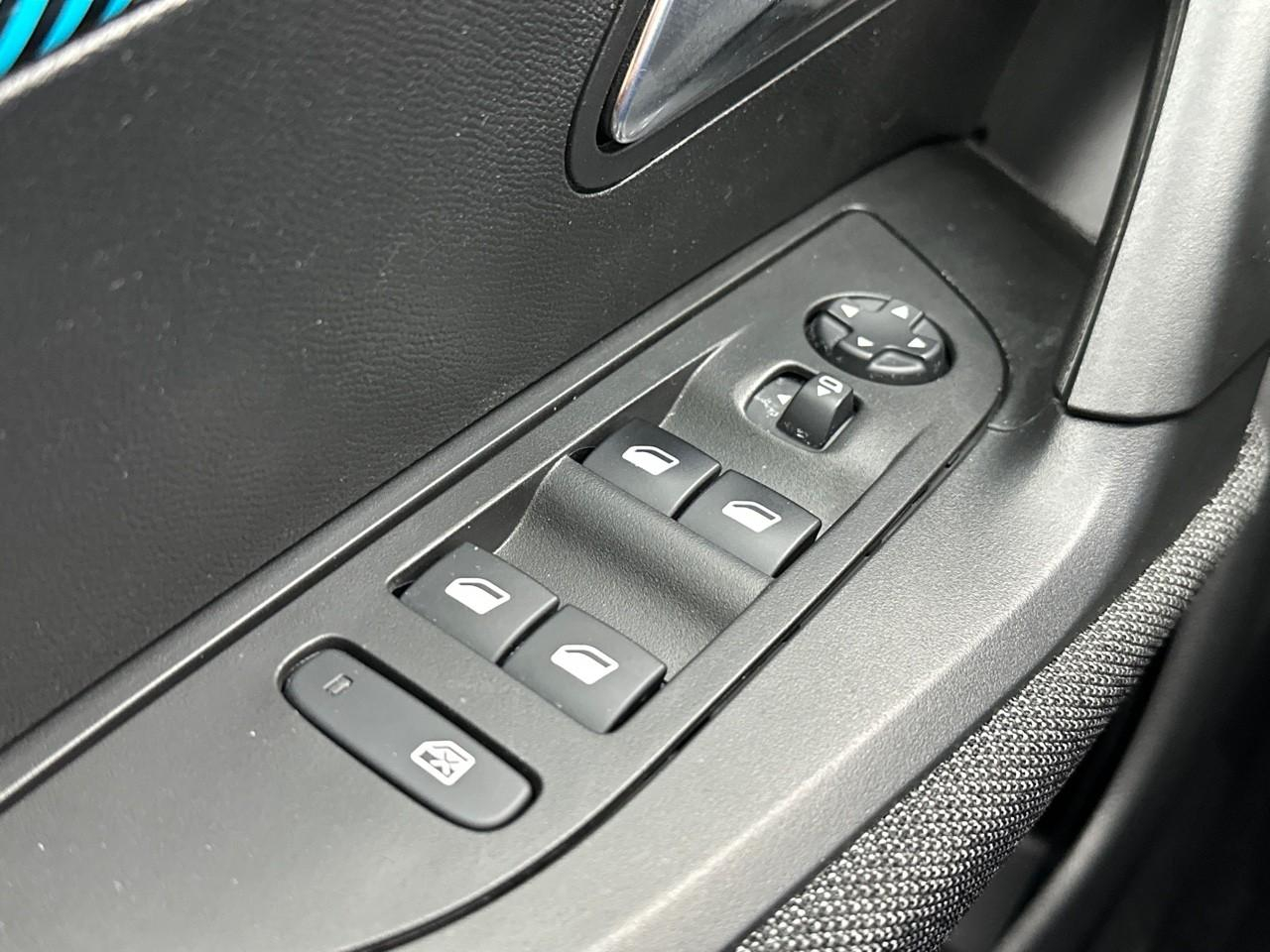 Peugeot 2008 puretech 100 s&s bvm6 style — photo 15
