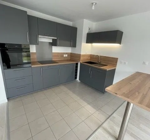 T3 de 76m2 a bezannes, terrasse et garage ferme, 950 charges comprises