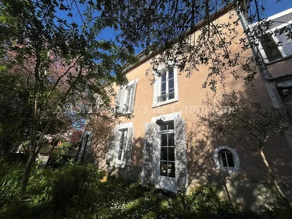 Maison 9 pièces 220 m²