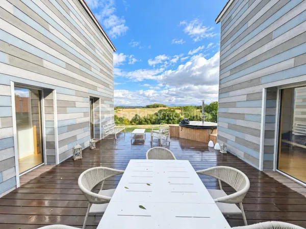 Maison 5 pièces 210 m²