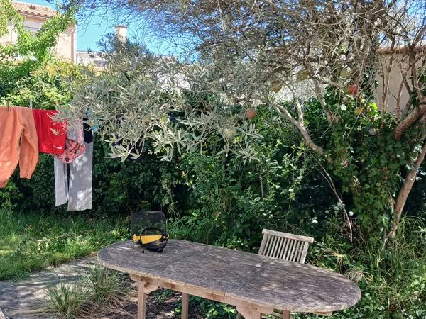 Colocation dans maison 100 metres carres et jardin