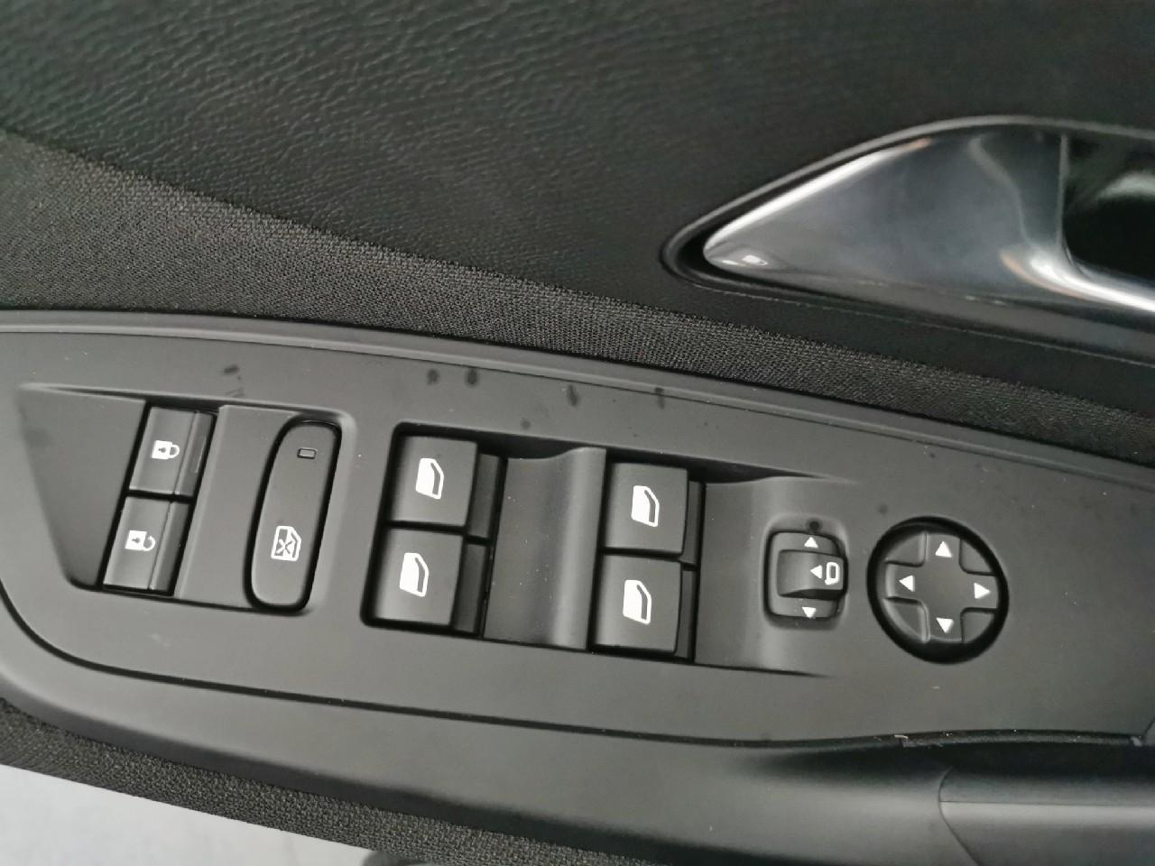 Peugeot 308 hybrid 145 e-dcs6 style — photo 26