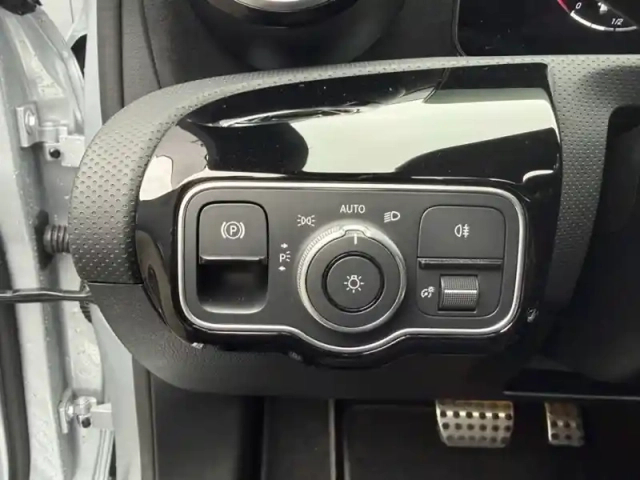 Mercedes Classe A 200 d amg line — photo 22