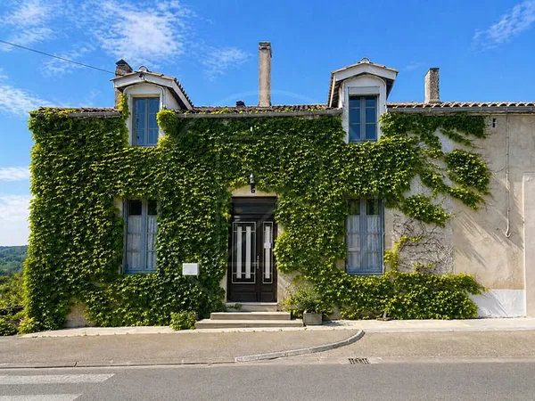 Maison de village avec beau potentiel d'aménagement