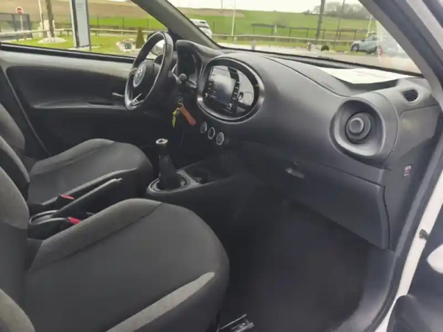 Toyota Aygo 1.0 vvt-i 72 dynamic — photo 15
