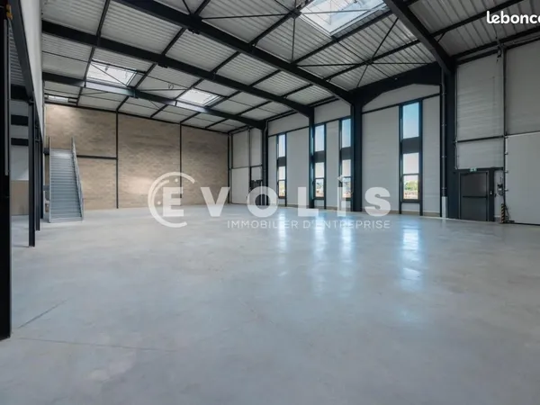 Local d'activité 353 m²