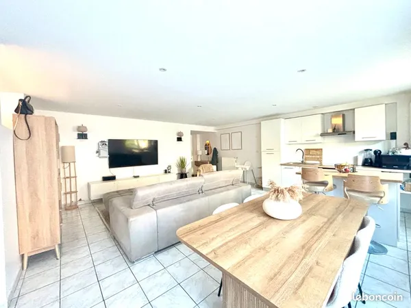 Appartement T3 72 m² & 18 m² De Terrasse Dans Une Copro de Trois Lots