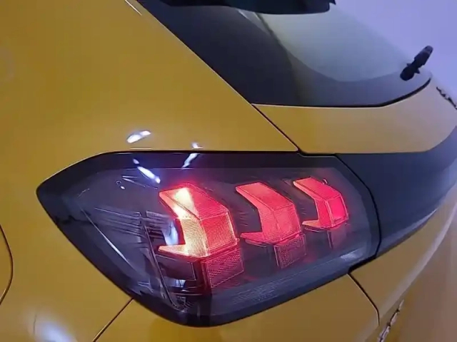 Peugeot 208 puretech 75 s&amp;s bvm5 — photo 17