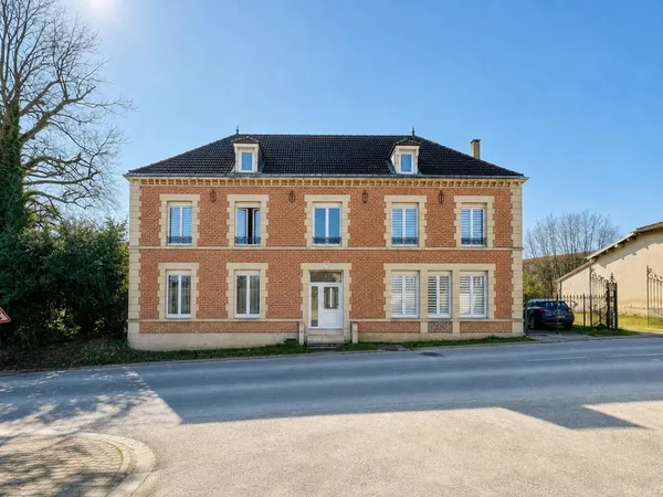 Charmante Maison spacieuse 8 pièces datant de 1870
