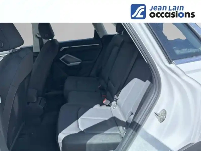 Audi Q3 35 tfsi 150 ch s tronic 7 — photo 17