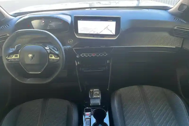 Peugeot 2008 hybrid 136 e-dcs6 — photo 16