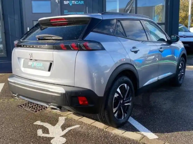 Peugeot 2008 1.2 puretech 130ch s&amp;s roadtrip eat8 — photo 3