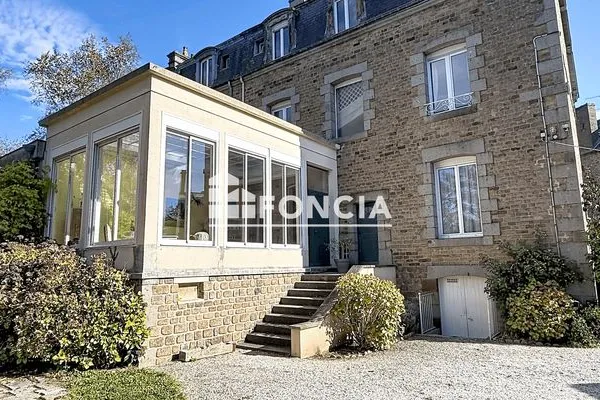 Maison 8 pièces 321 m²