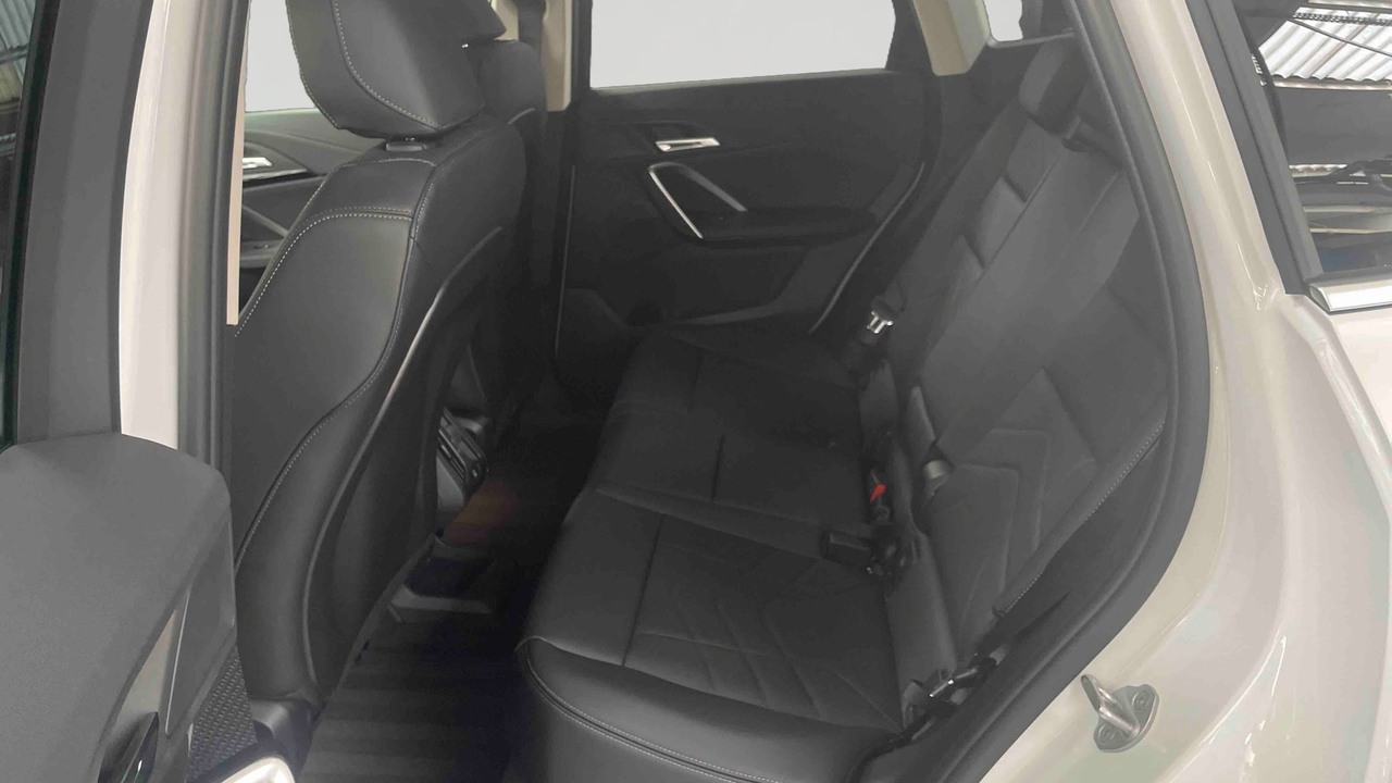 BMW iX1 eDrive20 — photo 12