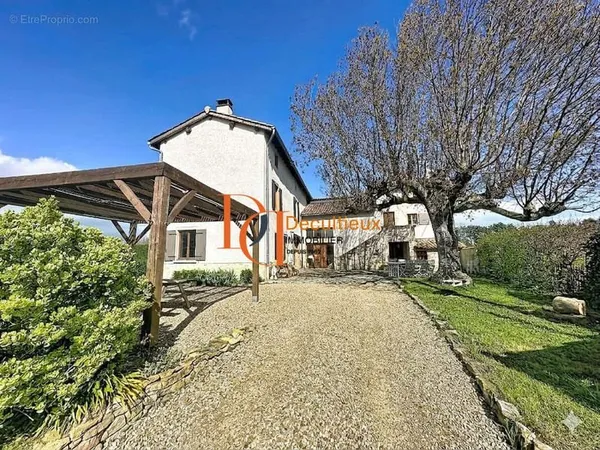 Maison 7 pièces 240 m²