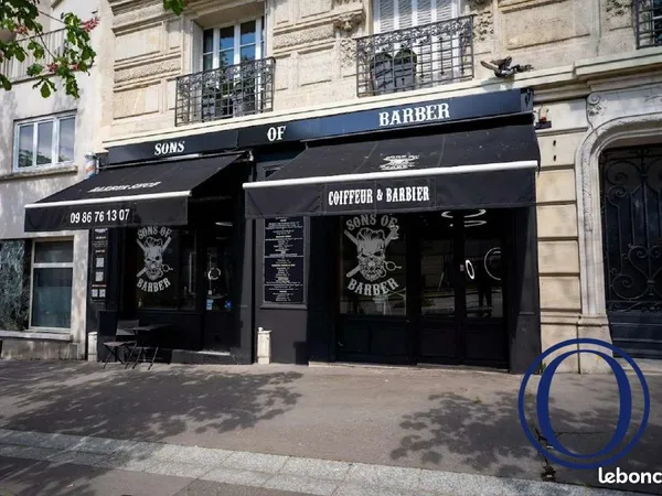 Local 70 m² Paris