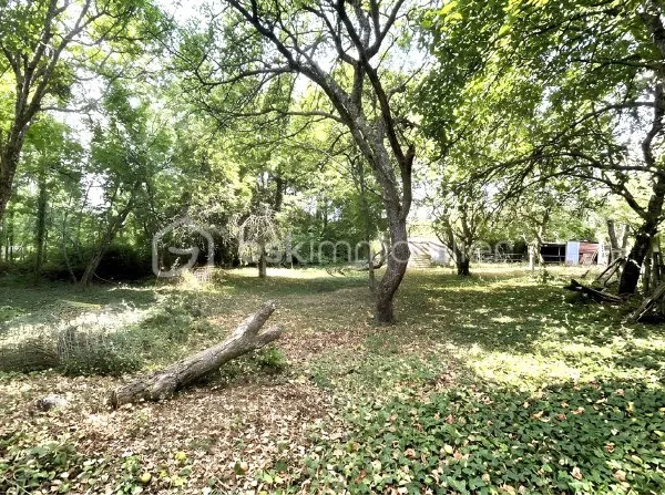 Terrain 839 m²