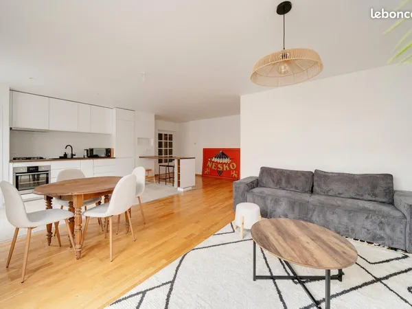 Chambre disponible en bail individuel - Très belle colocation 100% féminine