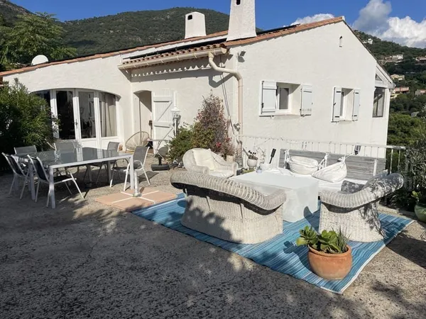 Villa 2 appartements. Piscine.
