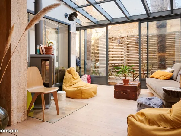 Chambre privée en co-location réservée aux filles