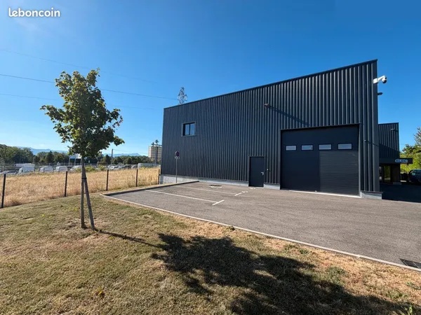 Local d'activité entrepôt 140 m² avec bureaux - Sainte-Foy-d'Aigrefeuille