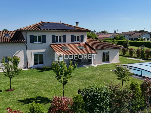 Maison 10 pièces 208 m²