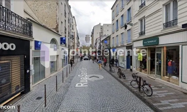 Commerce habillement/textile 110 m²