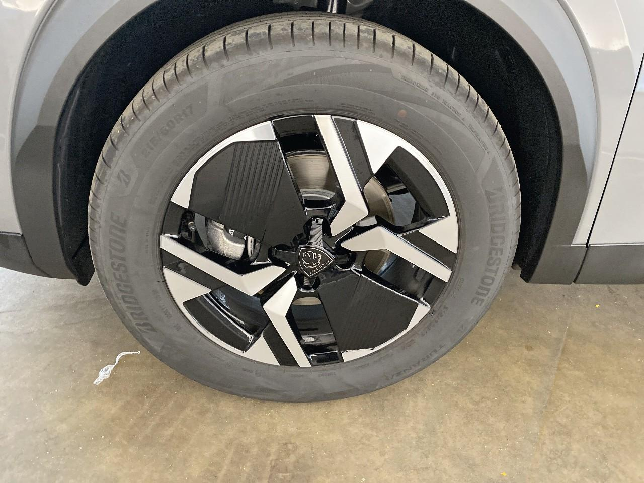 Peugeot 2008 hybrid 145 ch e-dcs6 allure — photo 11