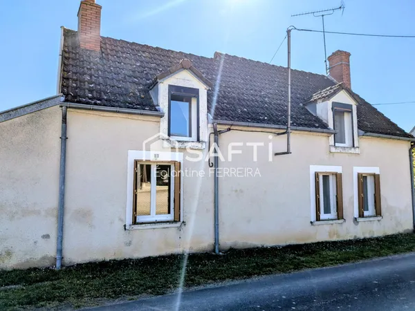 VOUILLON, Longère T3 avec jardin et 2 garages.