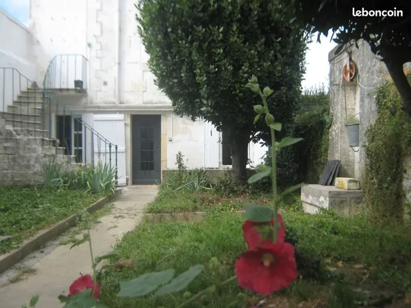 Centre ville premier étage sur jardin commun