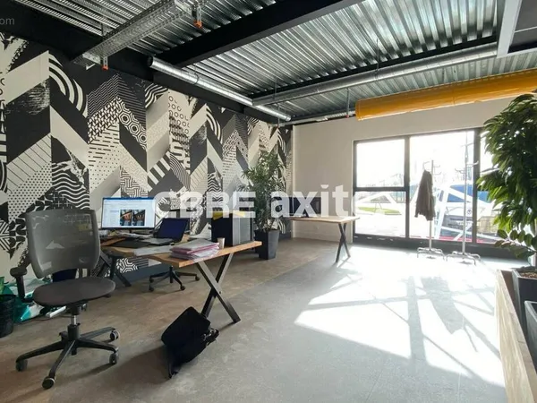 371 m² à Sainte-Helene-Du-Lac
