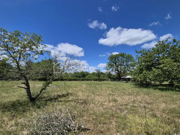 Terrain 827 m²