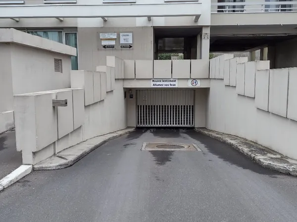 Loue emplacement de parking - Reims Centre ville - 8m²