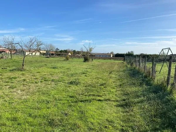 Terrain 733 m²