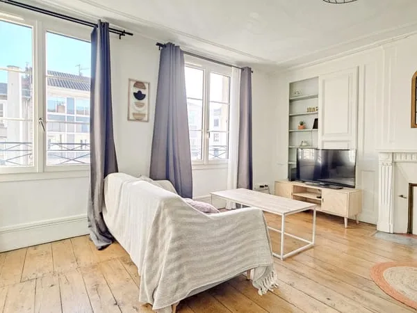 Agréable meublé de 28m2 à deux pas de la Place Denis Dussoub