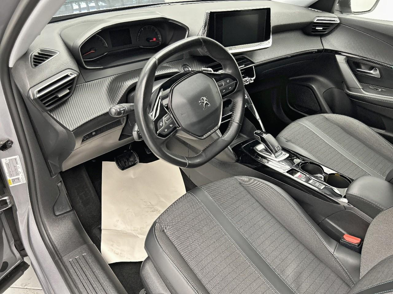 Peugeot 2008 puretech 130 s&s eat8 allure — photo 9