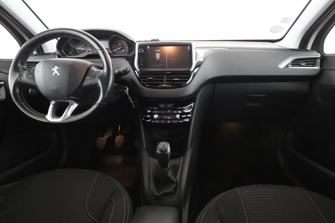 Peugeot 208 1.2 PureTech Allure — photo 11